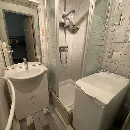 Climatise Avec Piscine, Terrasse Et Parking A 200m De La - - Fr-1-250-258 *
